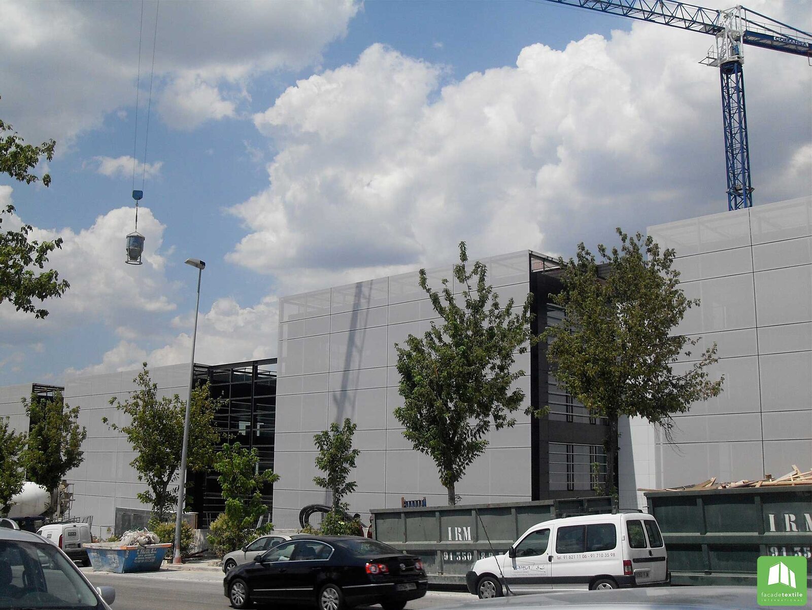 Facciata tessile a pannelli modulari per uffici, Las Rozas