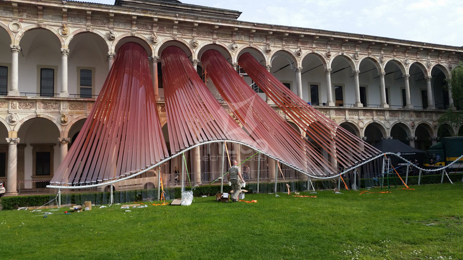 installazione-statale-ETFE-fuori-salone-montaggio