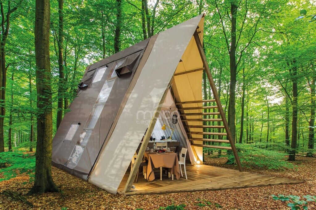 Lodge in legno e telo per campeggi